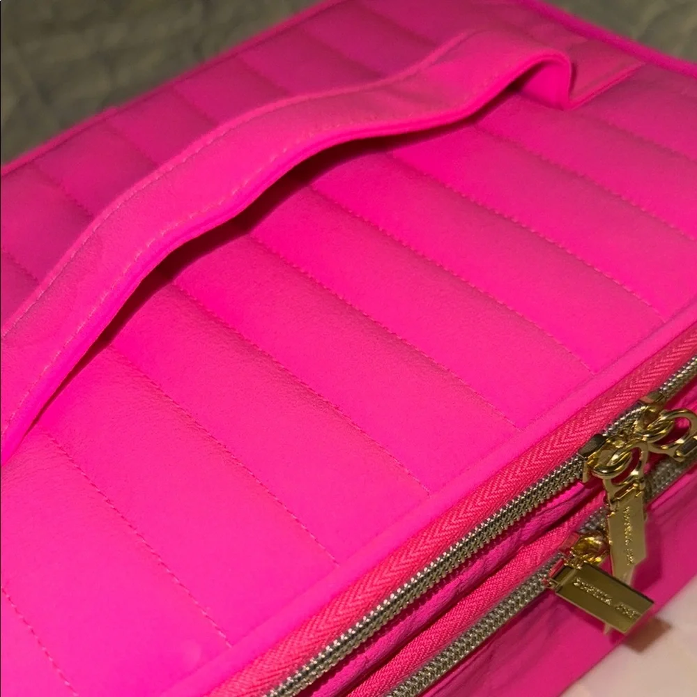 Source Unknown Pink Makeup Organizer